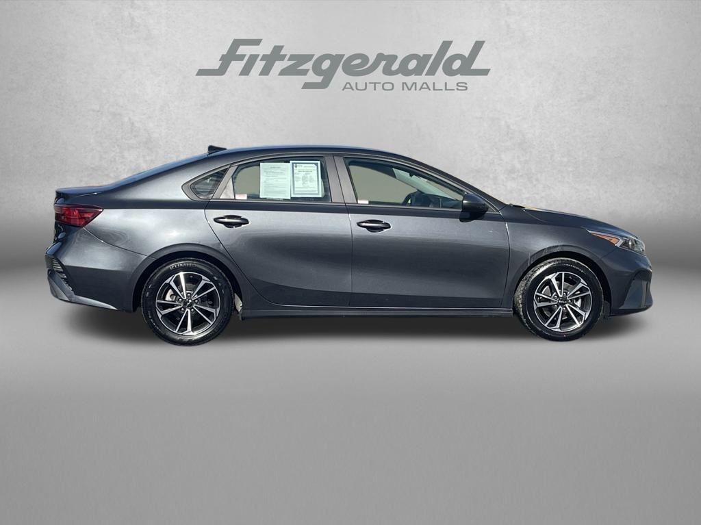 Used 2022 Kia Forte LXS image 3