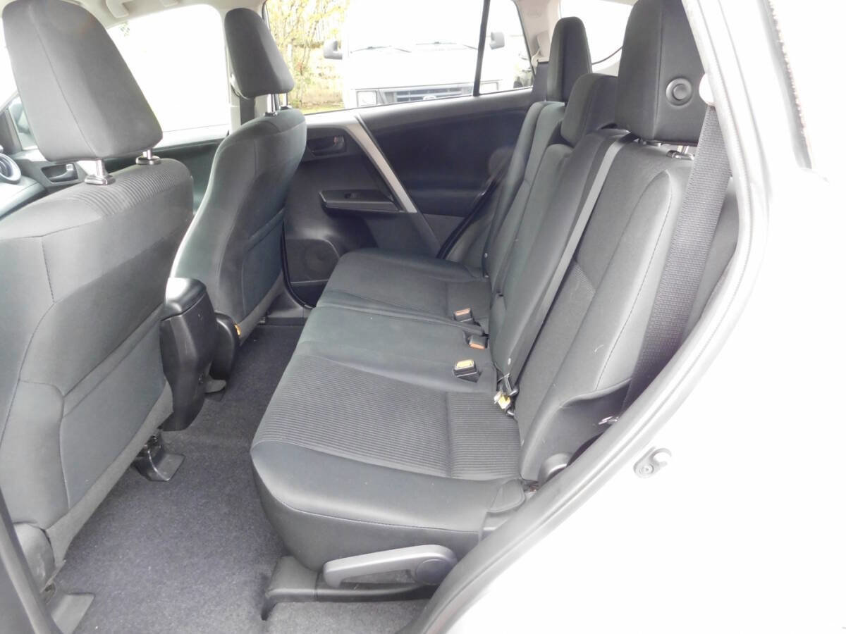 Used 2016 Toyota RAV4 LE image 6