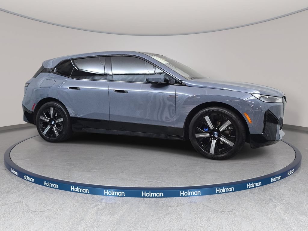 Used 2024 BMW iX xDrive50 w/ Premium Package AWD/4WD image 4