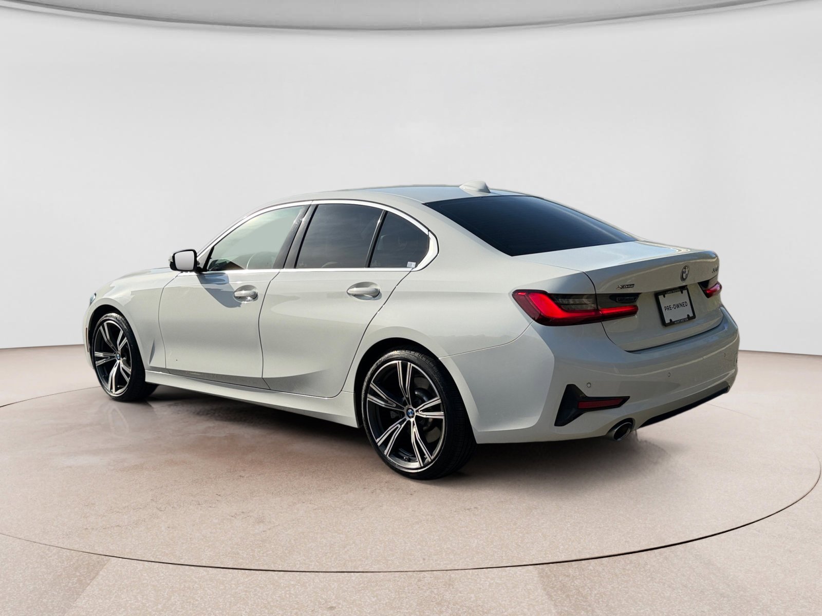 Used 2021 BMW 330i xDrive Sedan w/ Convenience Package AWD/4WD image 3
