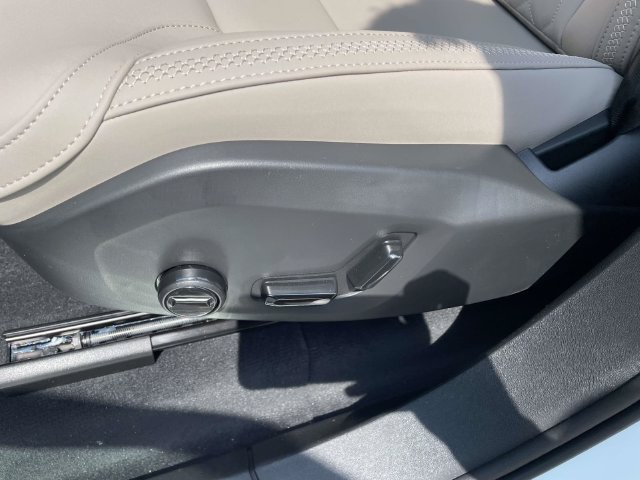 New 2026 Volvo XC90 B6 Plus w/ Protection Package Premier AWD/4WD image 15