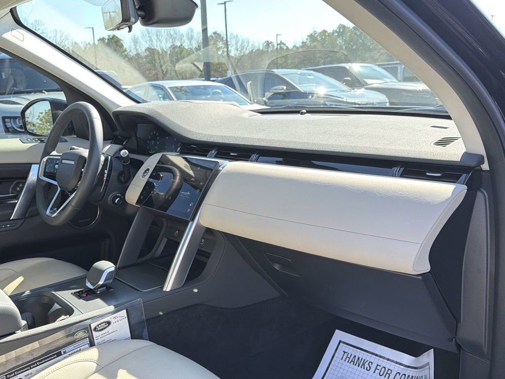 Used 2025 Land Rover Discovery Sport S image 16