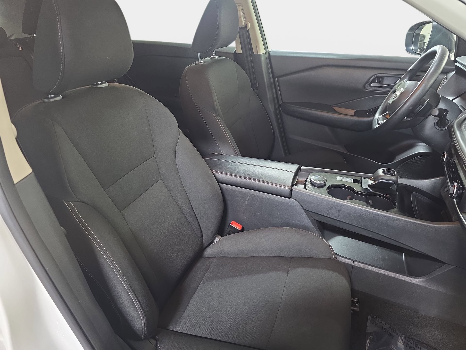 Used 2024 Nissan Rogue S AWD/4WD image 10