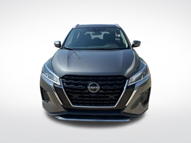 Used 2023 Nissan Kicks SV FWD image 2