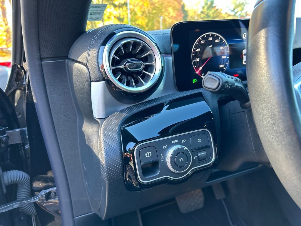 Used 2025 Mercedes-Benz CLA 250 4MATIC image 14