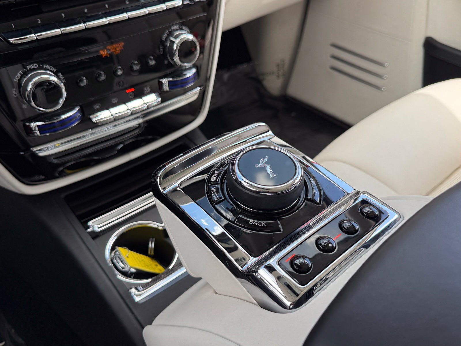 Used 2022 Rolls-Royce Phantom Sedan RWD image 53