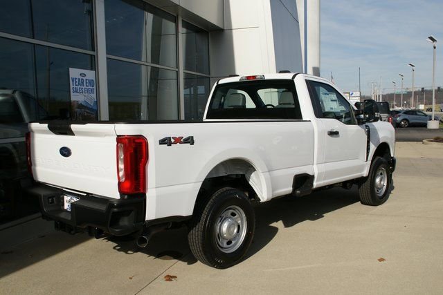 New 2026 Ford F250 XL w/ F-250 >10K GVWR Package image 3