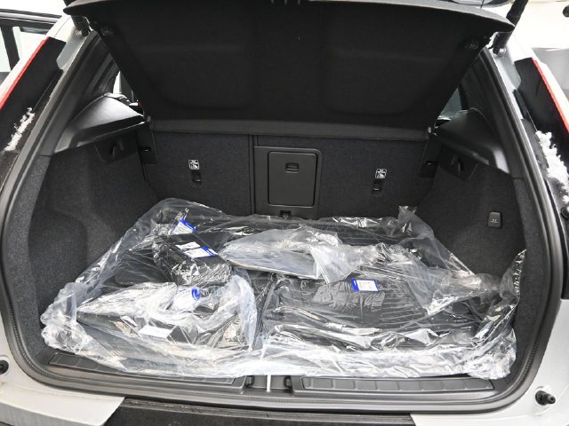 New 2026 Volvo XC40 B5 Ultra w/ Protection Package Premier AWD/4WD image 17