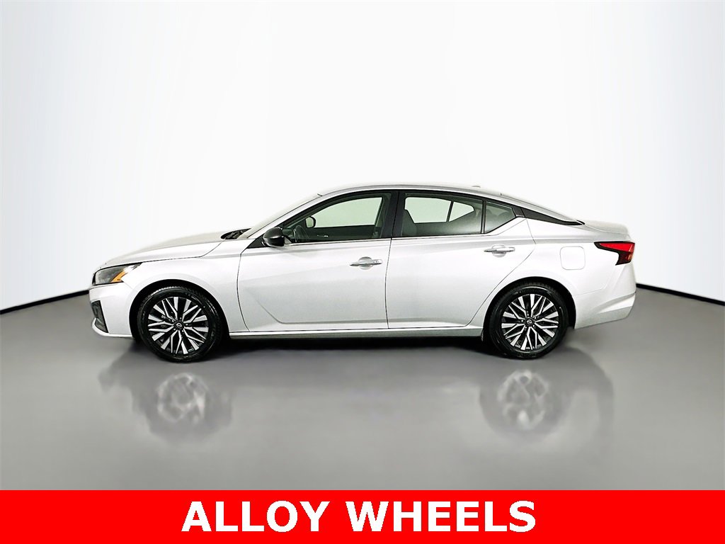 Used 2024 Nissan Altima 2.5 SV image 7