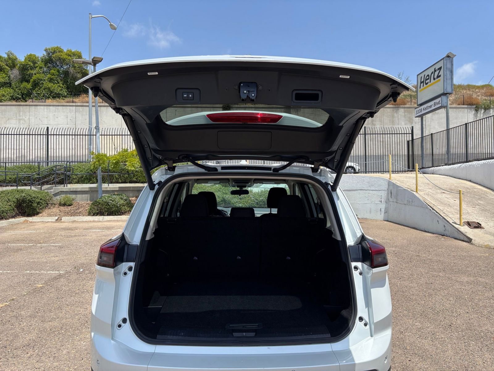Used 2025 Nissan Rogue SV FWD image 33