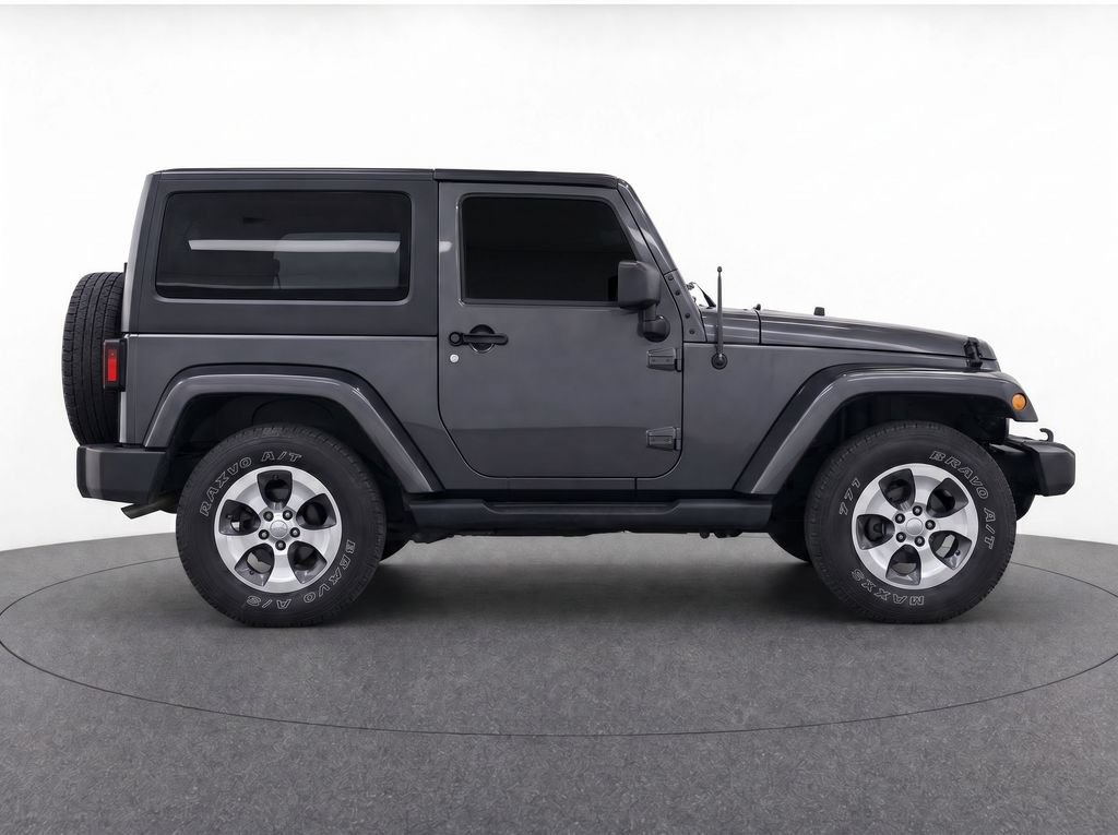 Used 2018 Jeep Wrangler Sahara w/ Connectivity Group AWD/4WD image 8