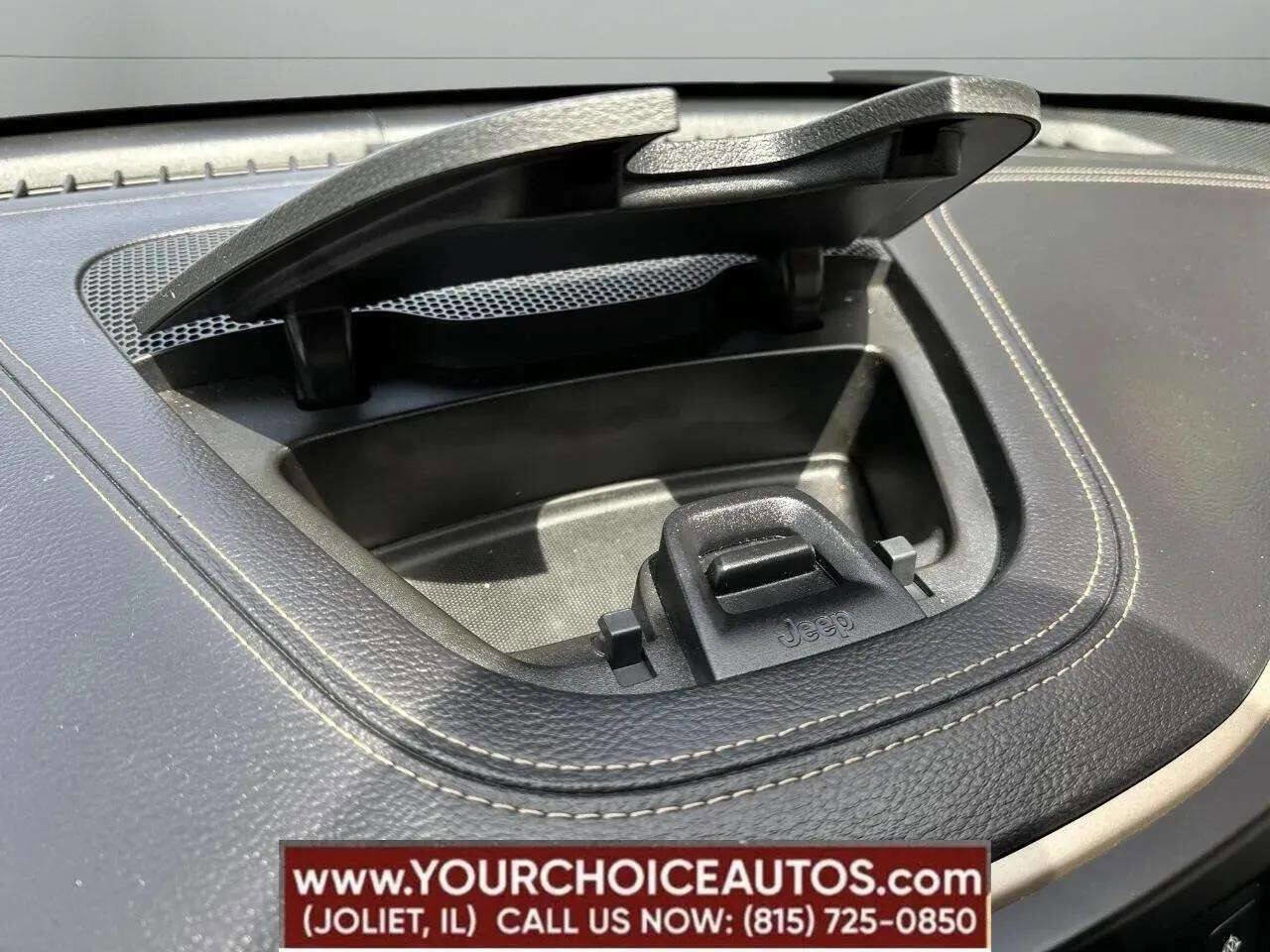 Used 2018 Jeep Cherokee Latitude w/ Safety Group AWD/4WD image 30
