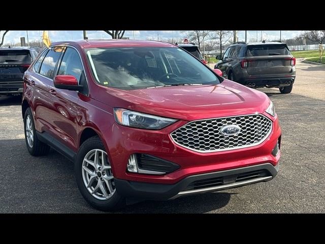 Certified 2023 Ford Edge SEL w/ Convenience Package AWD/4WD image 2