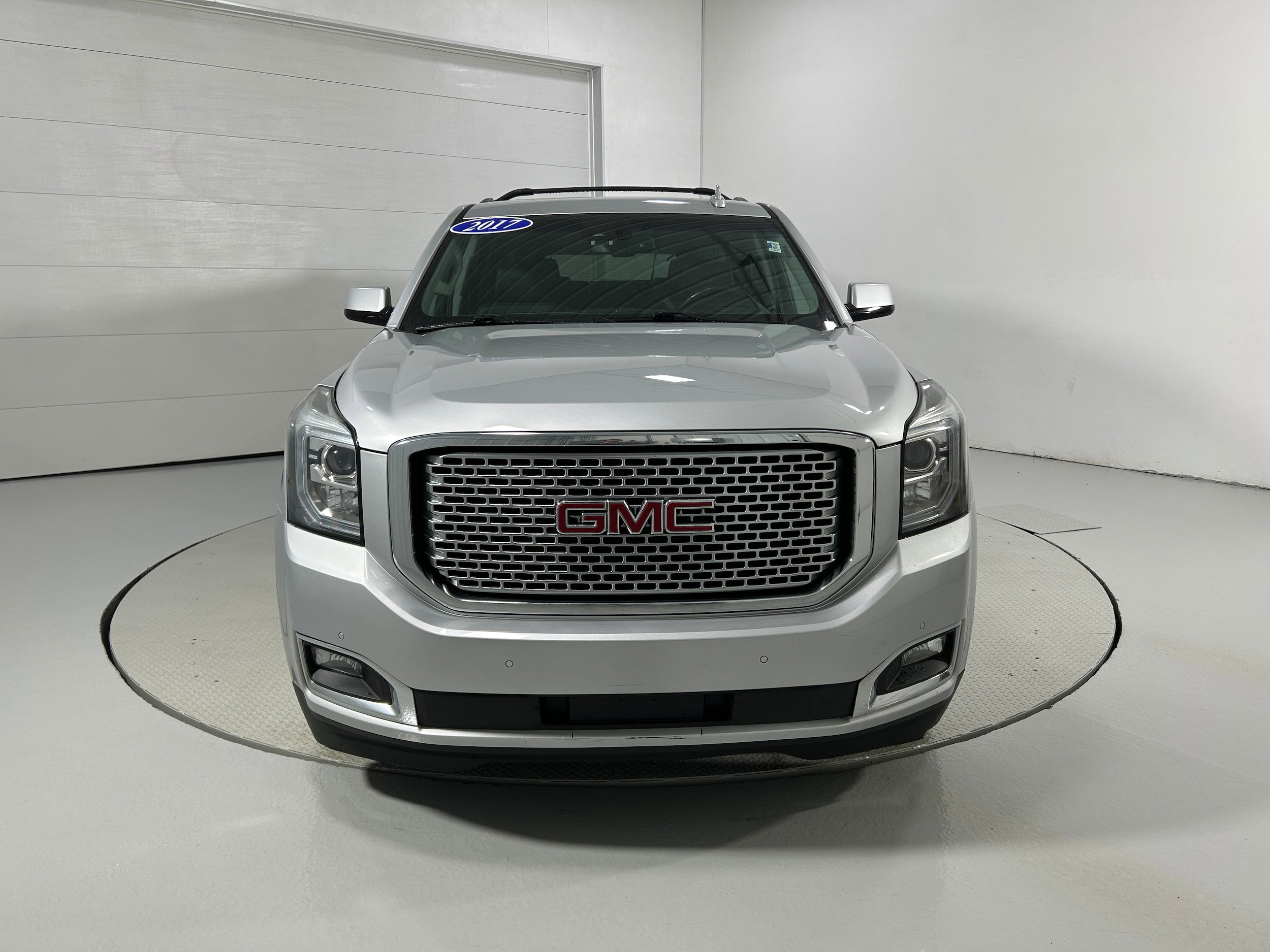 Used 2017 GMC Yukon XL Denali w/ Open Road Package AWD/4WD image 18