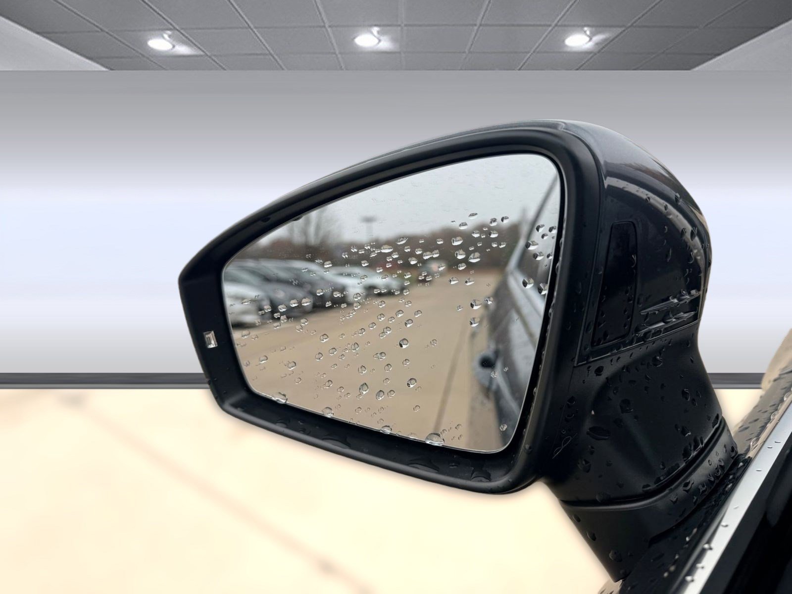 Used 2021 Volkswagen Tiguan SE image 31