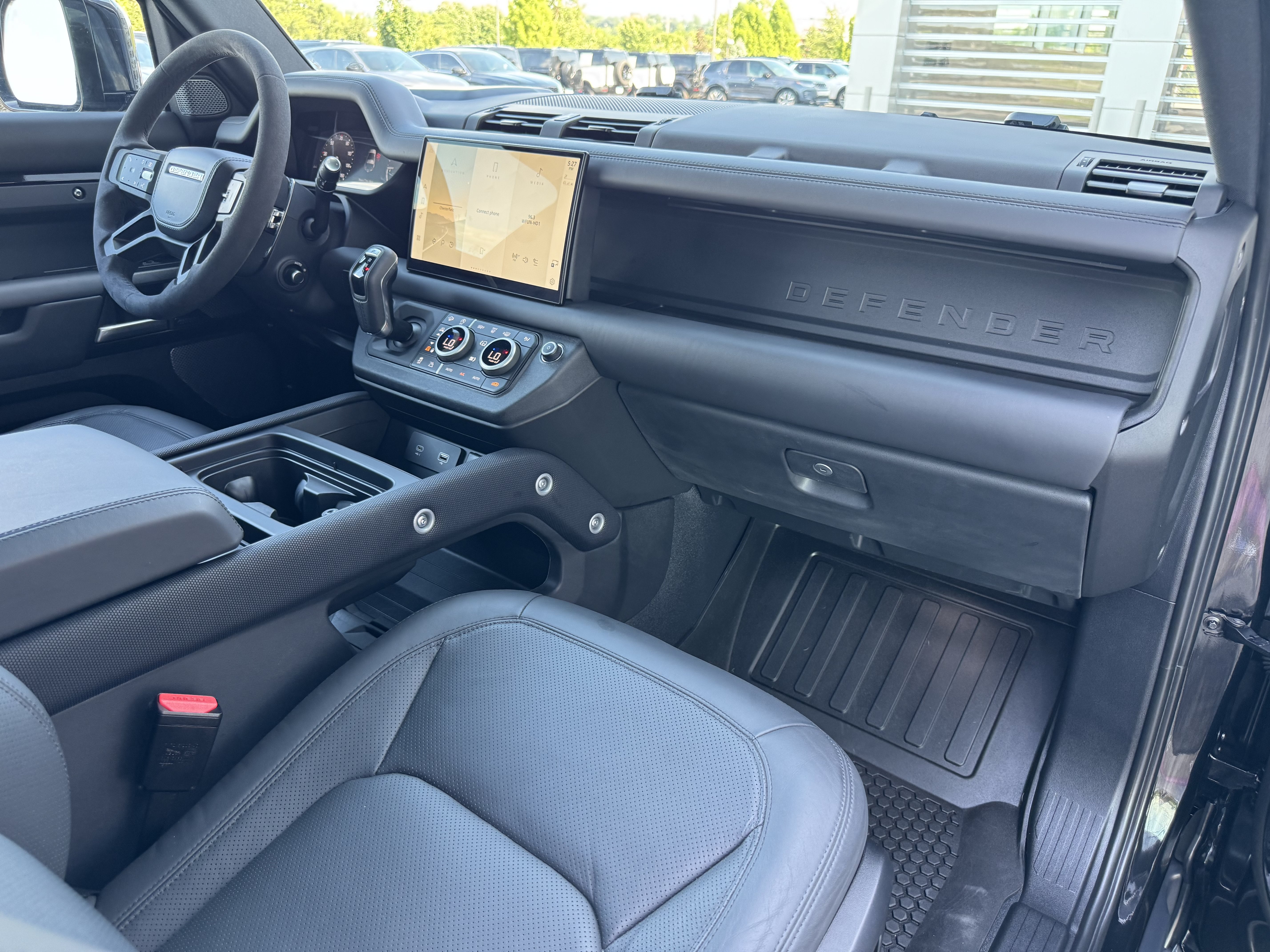 Certified 2024 Land Rover Defender 90 V8 AWD/4WD image 27