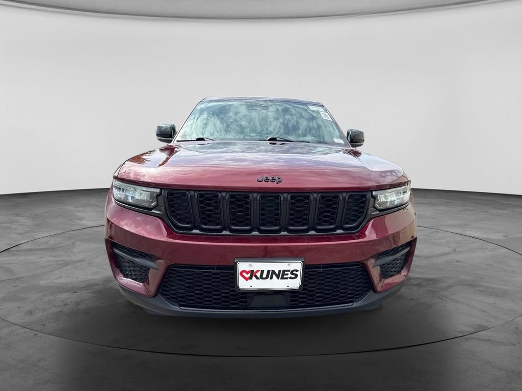 Used 2024 Jeep Grand Cherokee Altitude AWD/4WD image 11