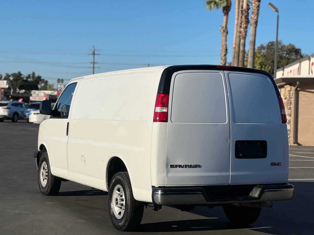 Used 2020 GMC Savana 2500 w/ Driver Convenience Package RWD image 4