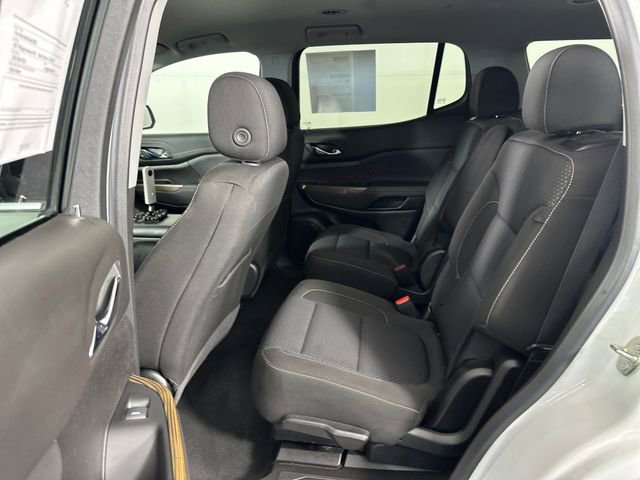 Used 2023 GMC Acadia SLE image 25