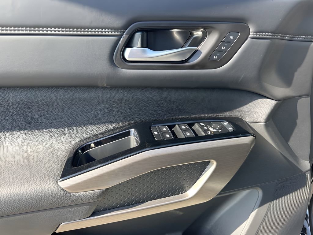 Used 2025 Nissan Pathfinder Platinum w/ Cargo Package FWD image 22