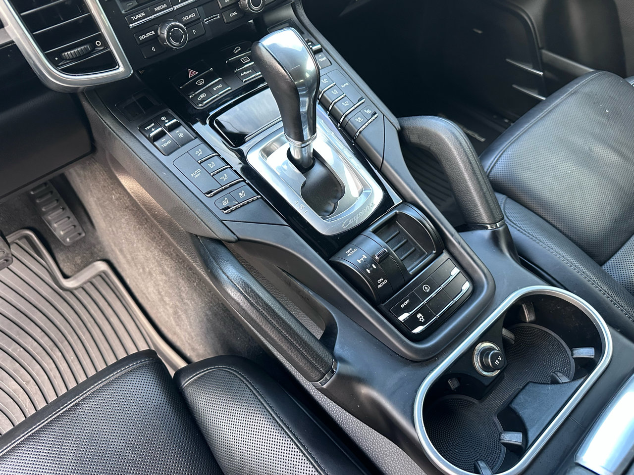 Used 2016 Porsche Cayenne image 28