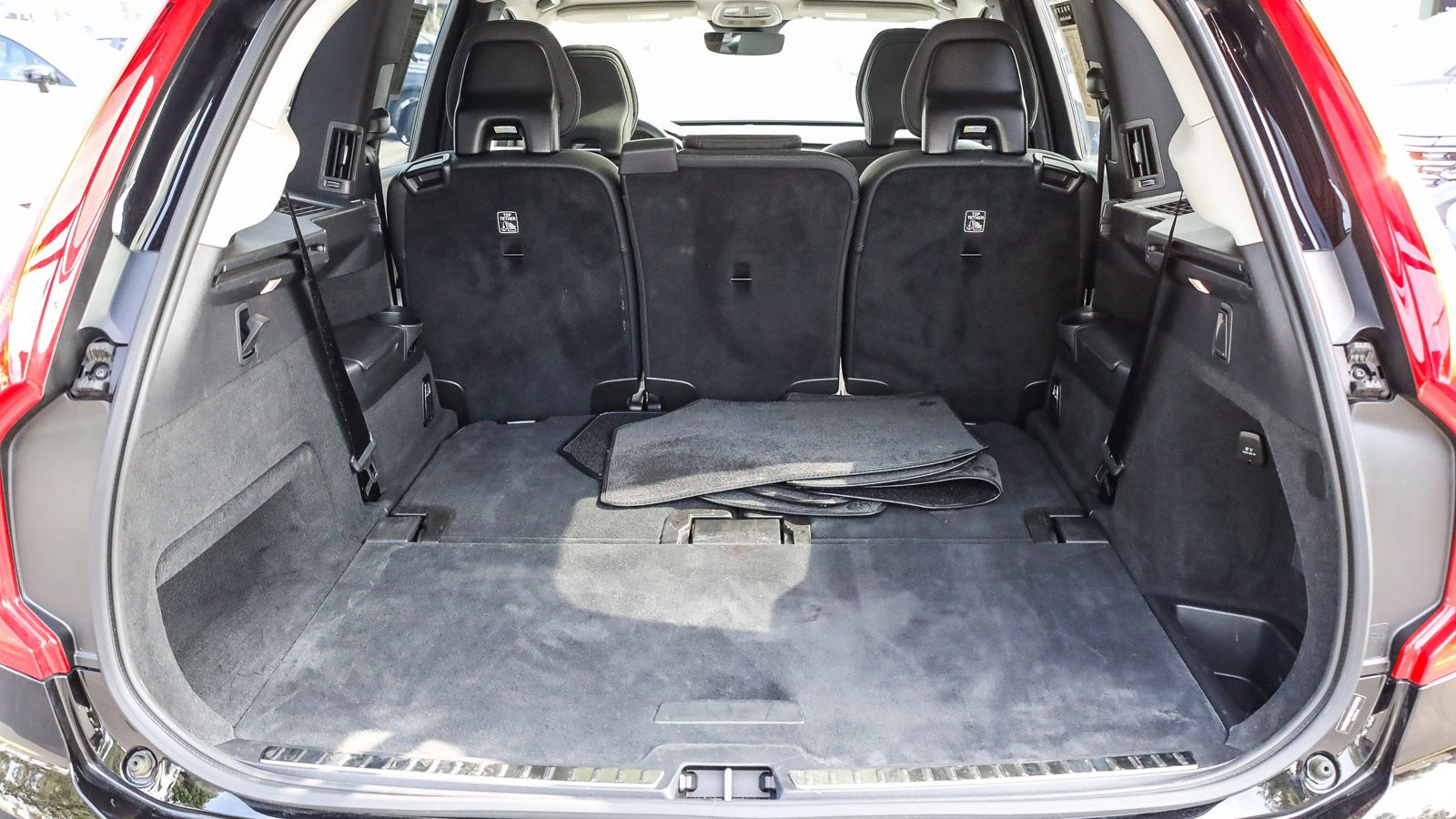 Used 2025 Volvo XC90 B6 Ultra image 27