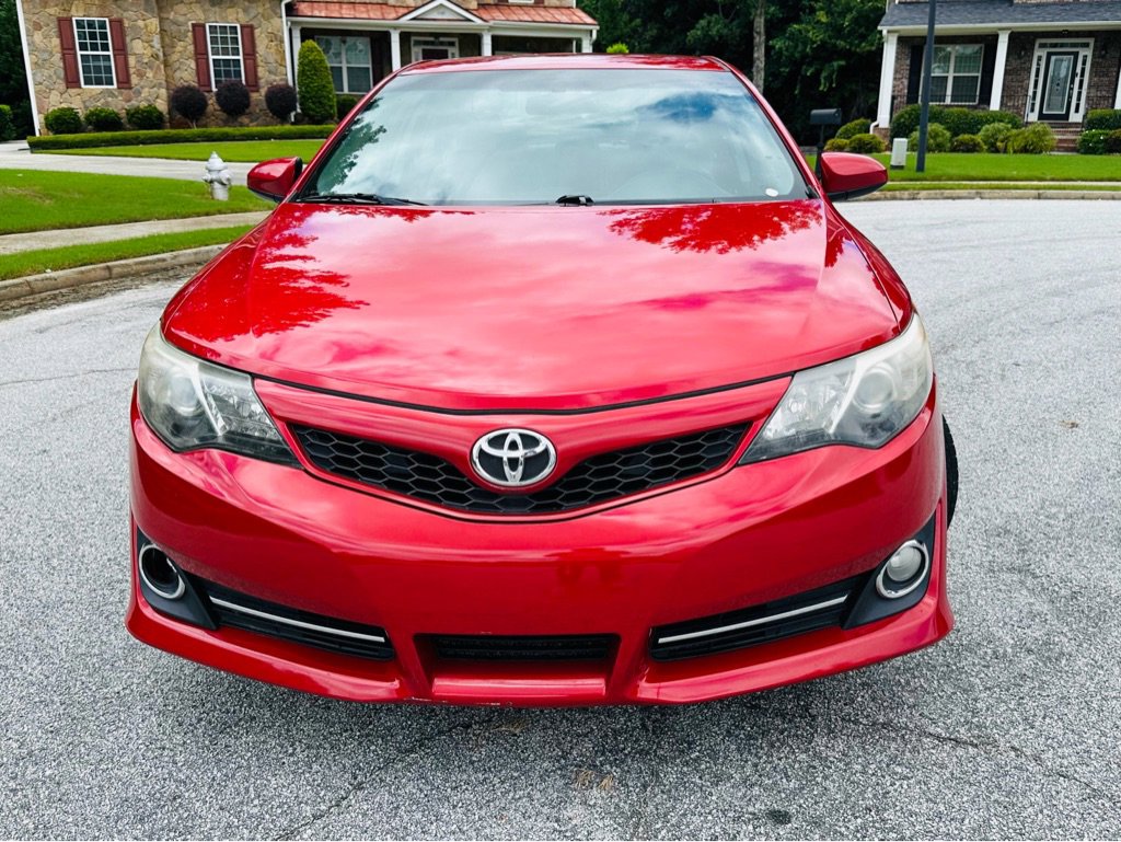 Used 2014 Toyota Camry SE image 2
