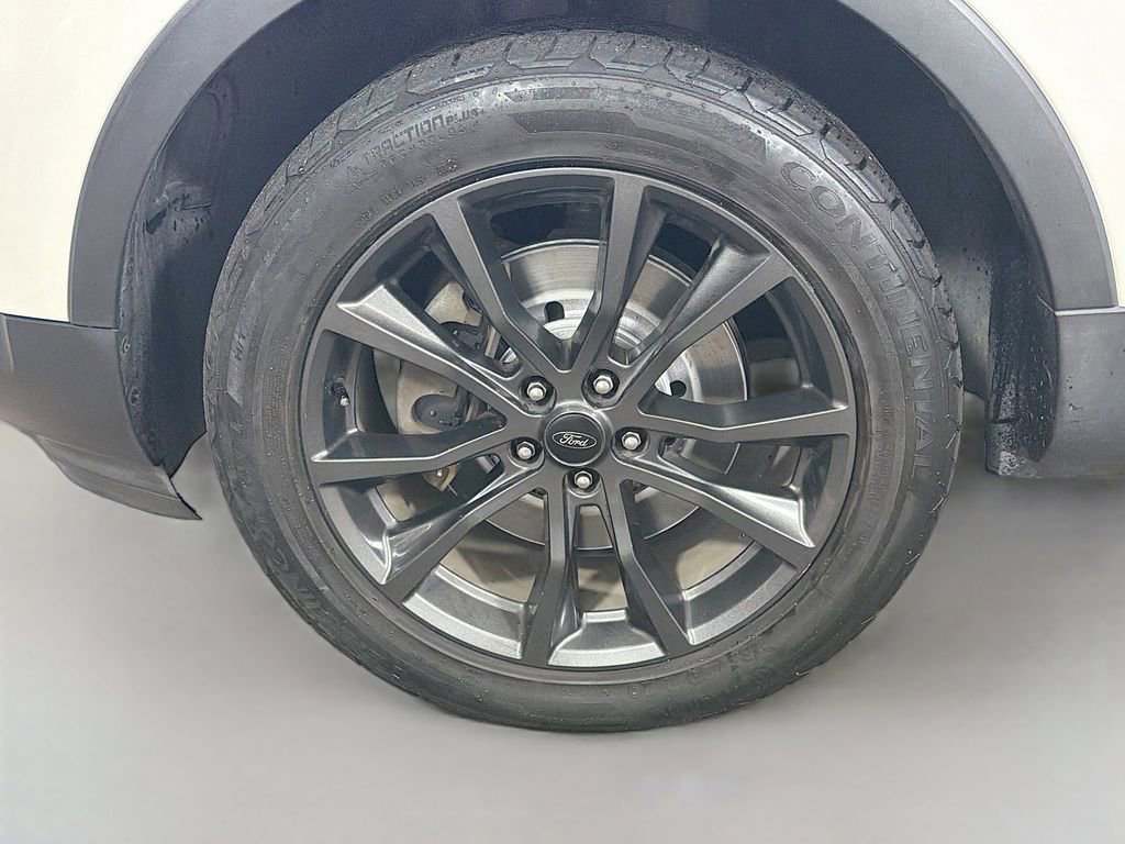 Used 2017 Ford Explorer XLT w/ Equipment Group 202A AWD/4WD image 34
