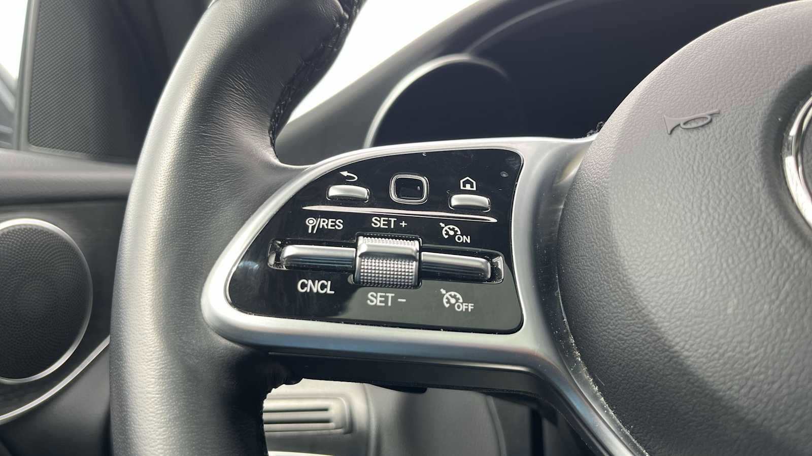 Used 2022 Mercedes-Benz GLC 300 4MATIC image 29
