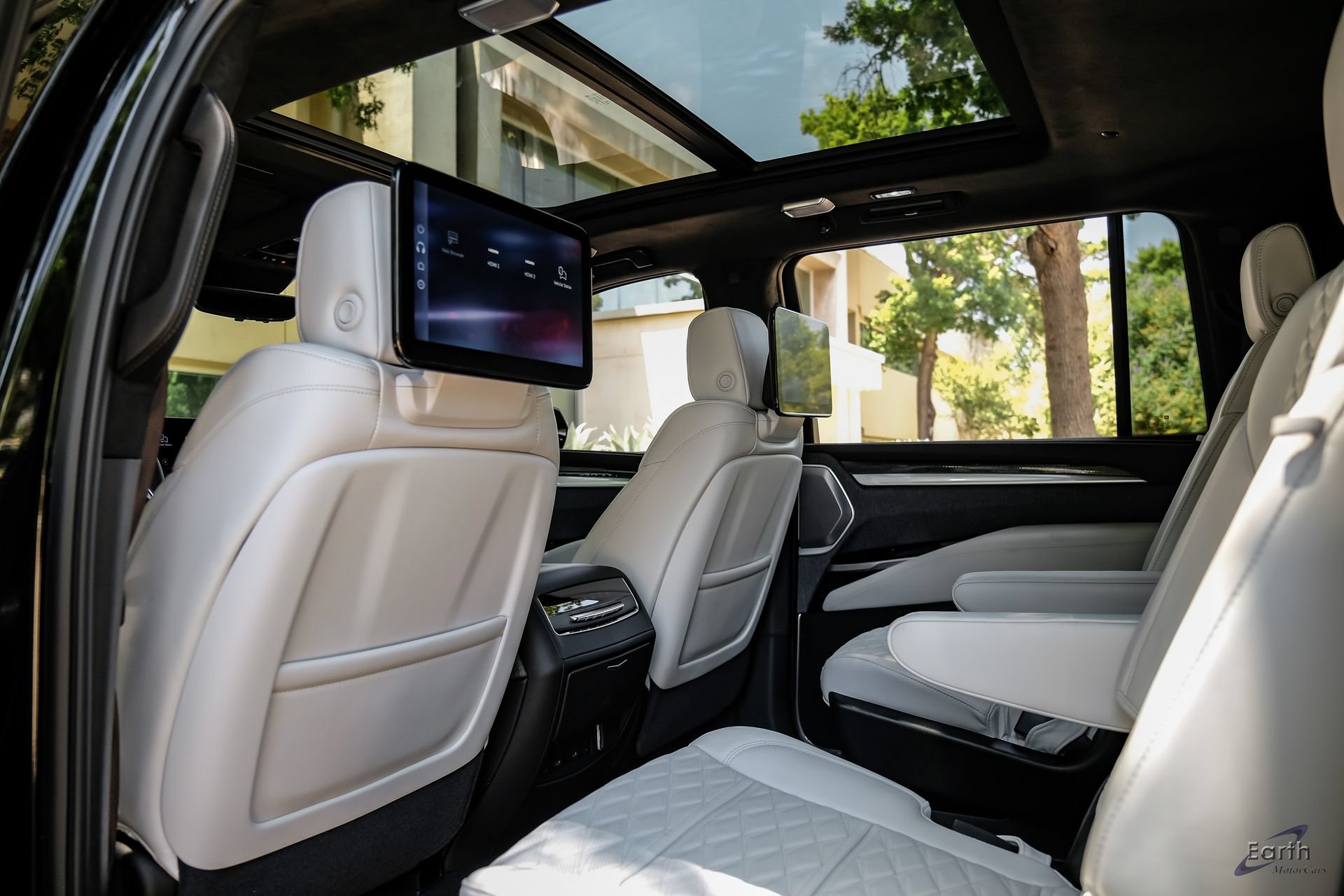 Used 2026 Cadillac Escalade ESV V w/ LPO, ONYX Package AWD/4WD image 84