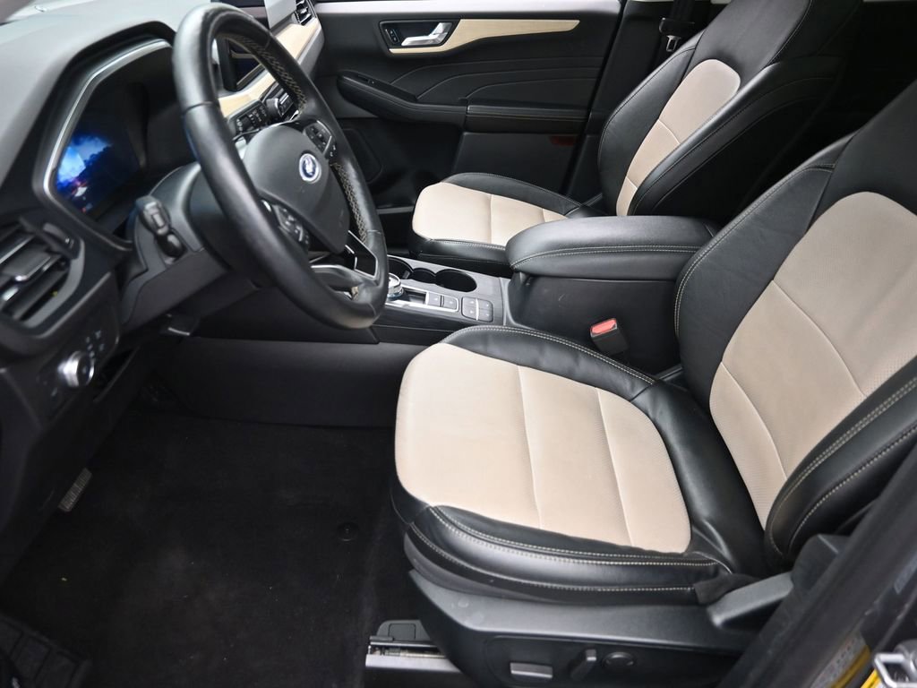 Used 2022 Ford Escape Titanium w/ Titanium Elite Package AWD/4WD image 17