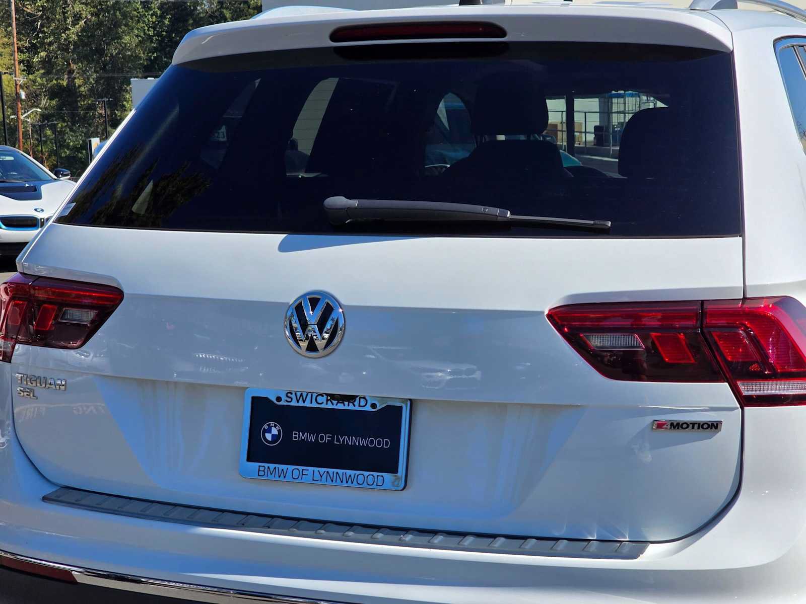 Used 2020 Volkswagen Tiguan SEL AWD/4WD image 13