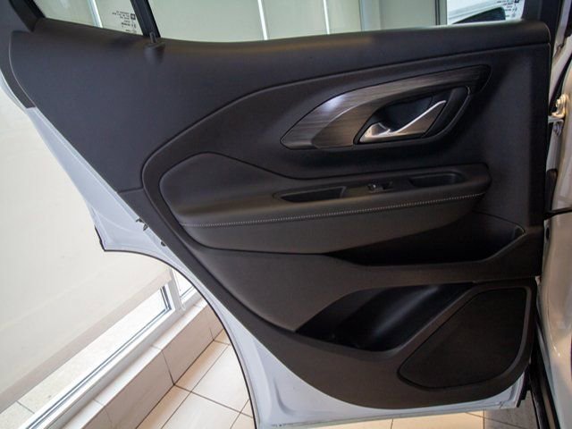 Used 2022 GMC Terrain SLE w/ Driver Convenience Package image 9