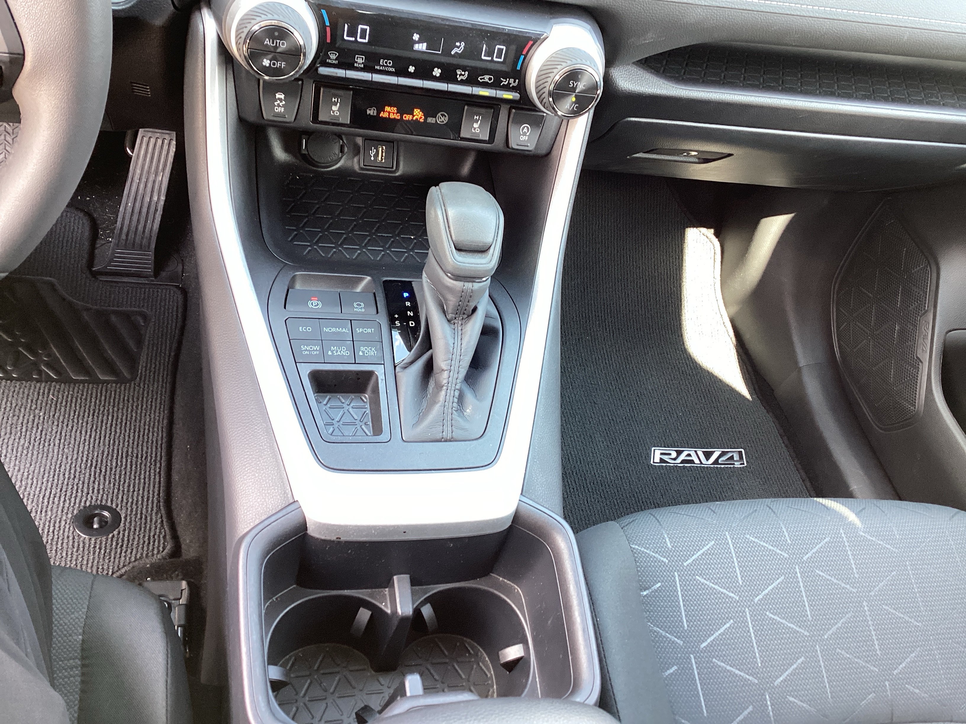 Used 2025 Toyota RAV4 XLE w/ Convenience Package AWD/4WD image 17