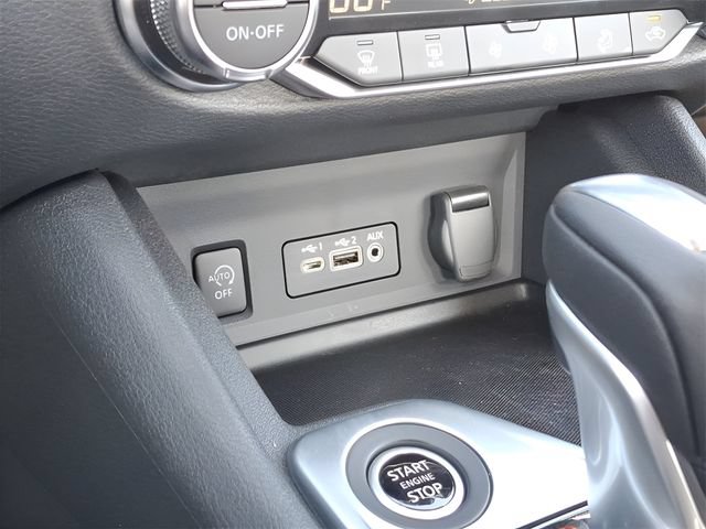 Certified 2025 Nissan Sentra SR w/ Midnight Edition FWD image 39