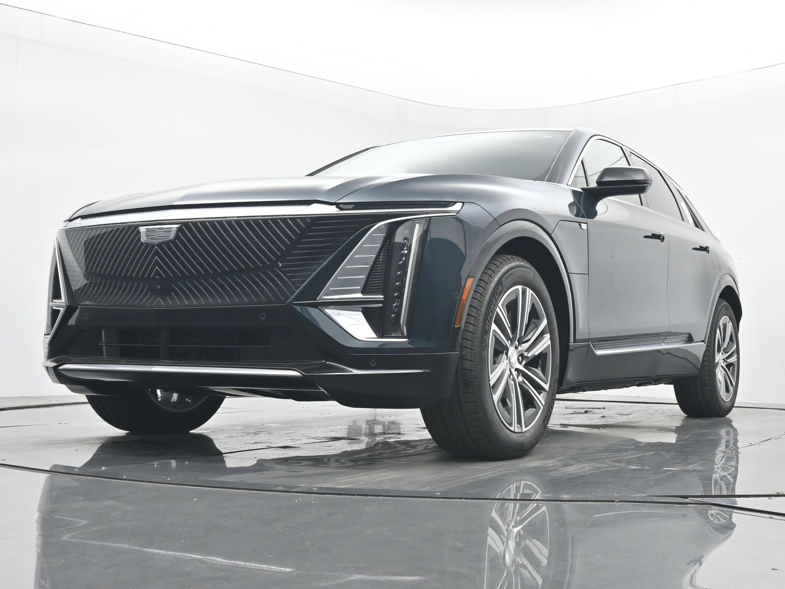 New 2026 Cadillac Lyriq Luxury w/ LPO, Floor Liner Package AWD/4WD image 15
