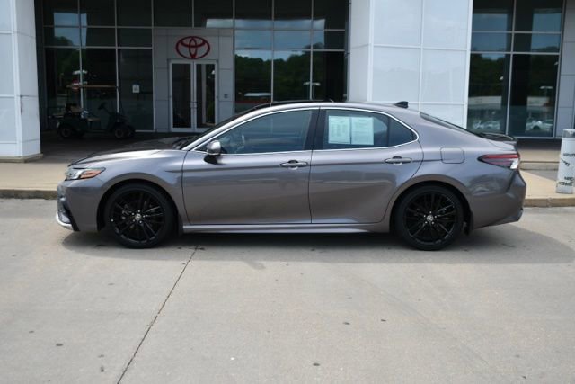 Used 2022 Toyota Camry XSE w/ Navigation Package FWD image 2