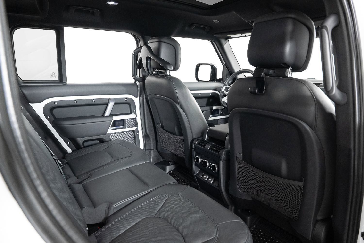 Used 2024 Land Rover Defender 110 SE image 21