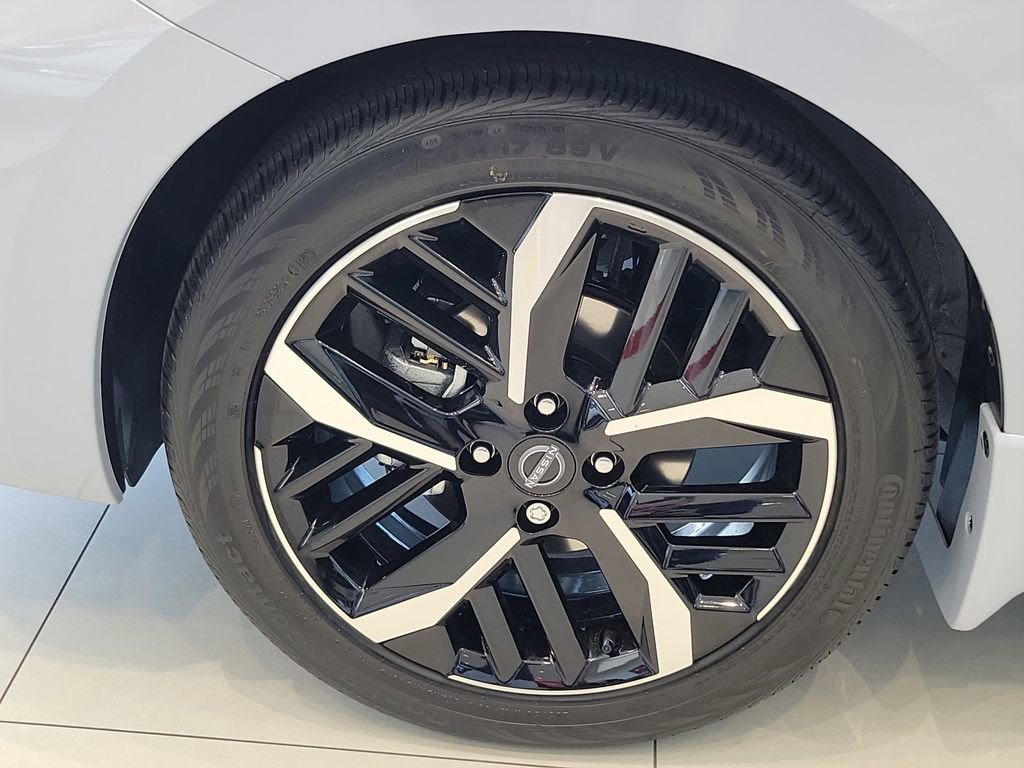 New 2025 Nissan Versa SR w/ Trunk Package FWD image 6