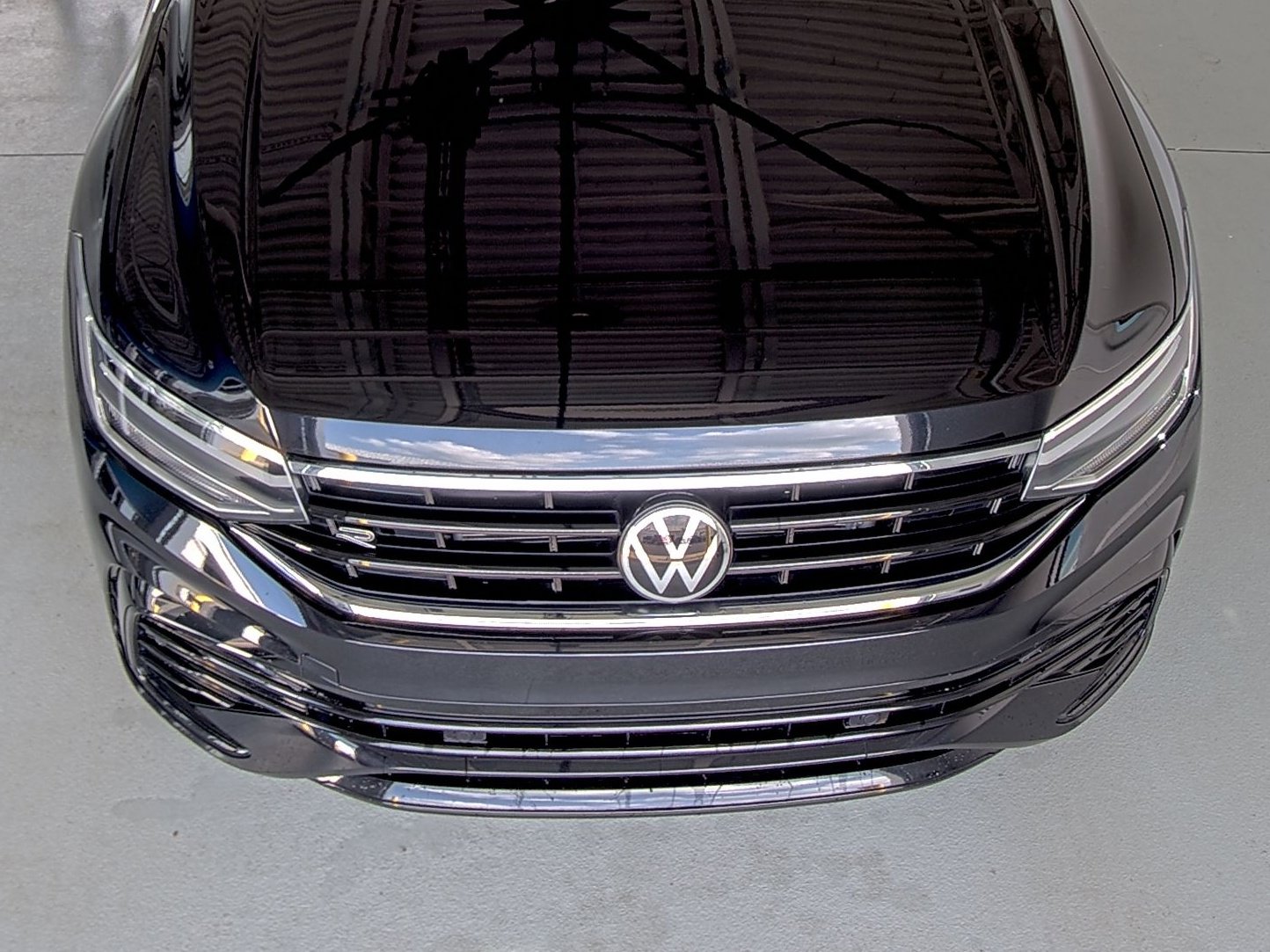 Used 2022 Volkswagen Tiguan SE R-Line image 17
