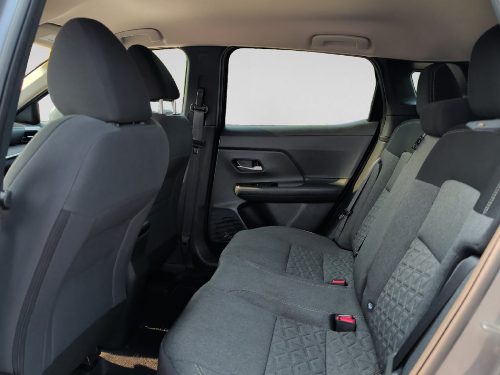 Used 2025 Nissan Kicks SV FWD image 18