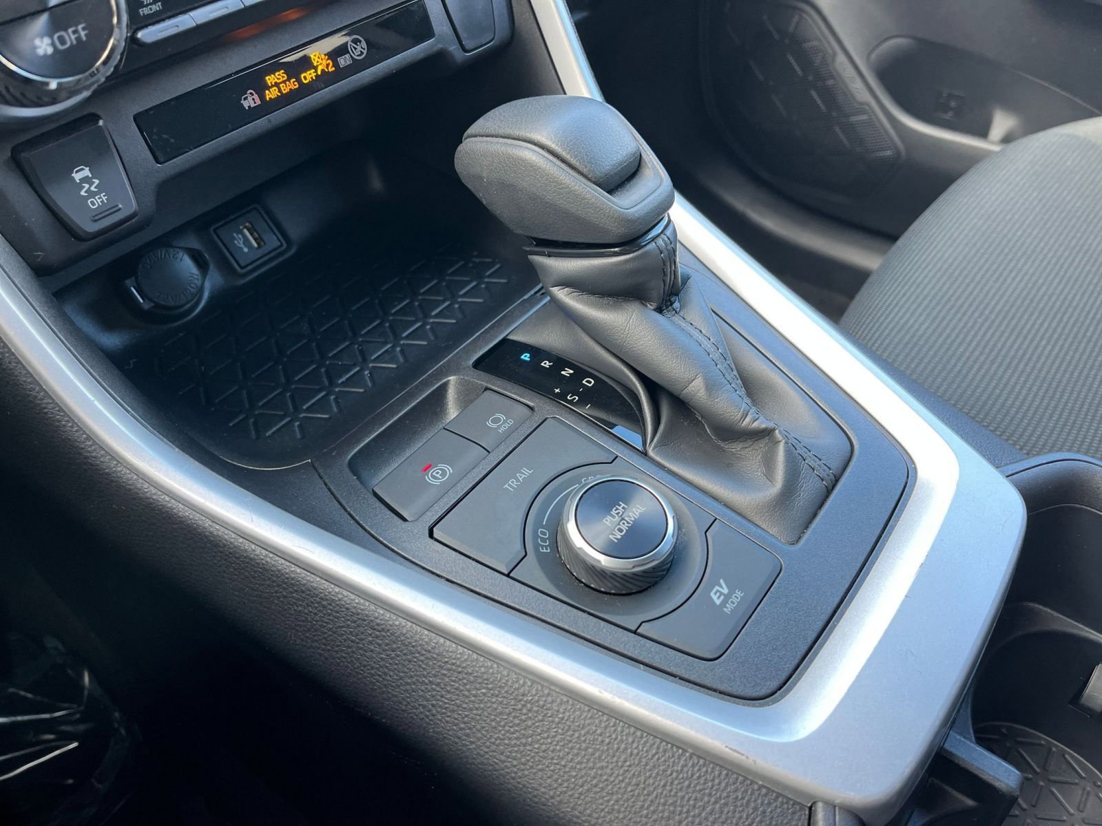 Used 2025 Toyota RAV4 LE image 40