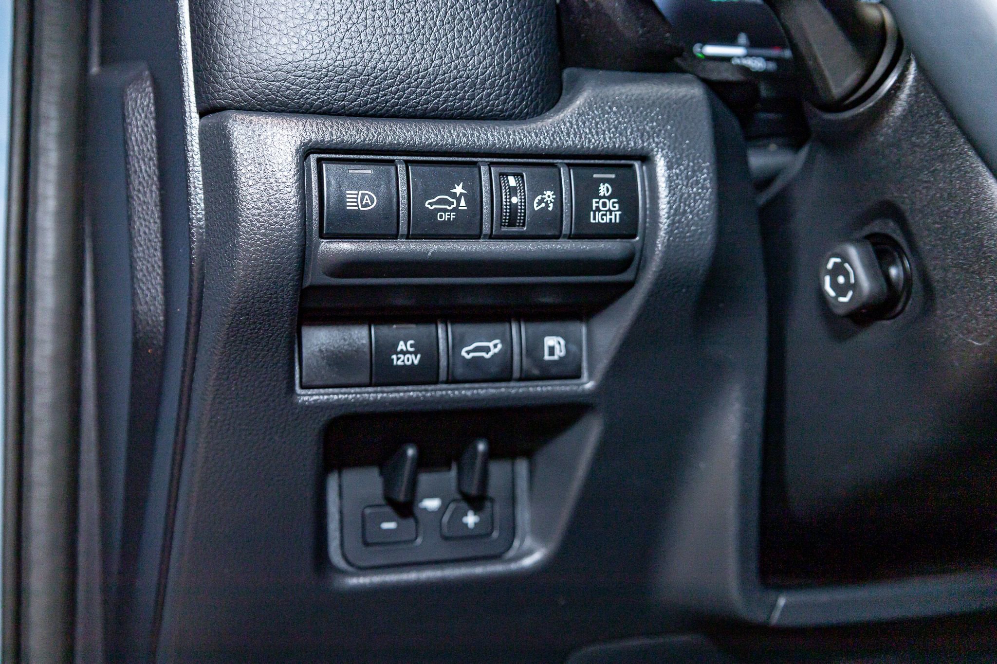 Used 2025 Toyota Land Cruiser w/ Premium Package image 17