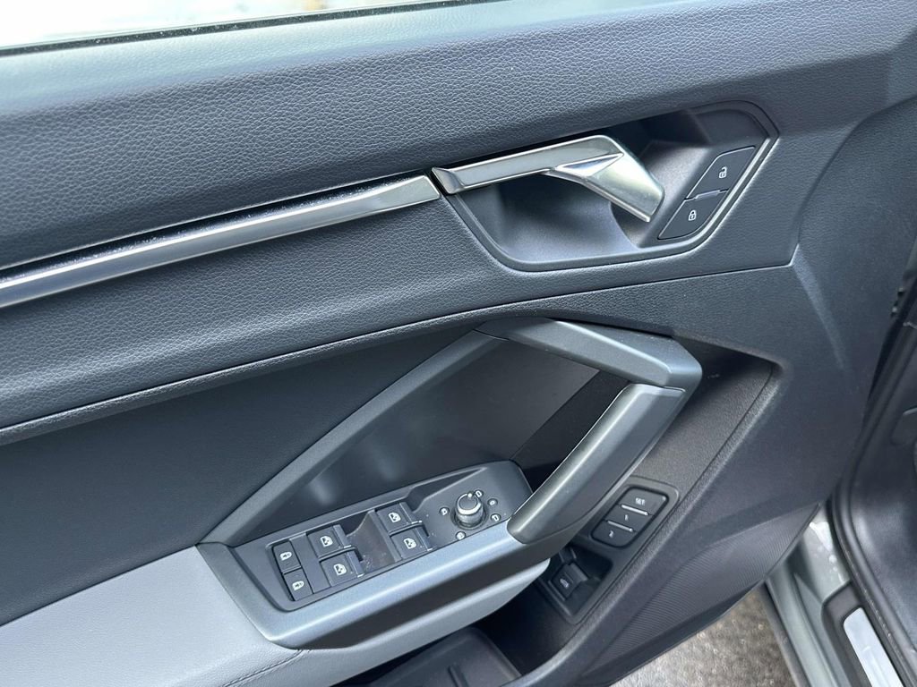 Used 2025 Audi Q3 2.0T Premium w/ Convenience Package image 16