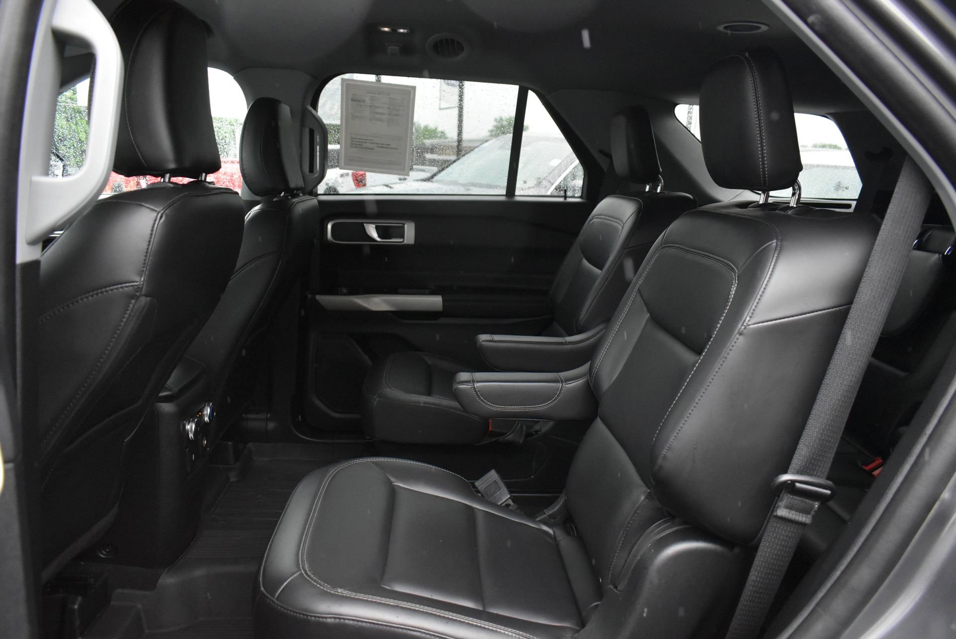 Used 2022 Ford Explorer XLT w/ Equipment Group 202A AWD/4WD image 14