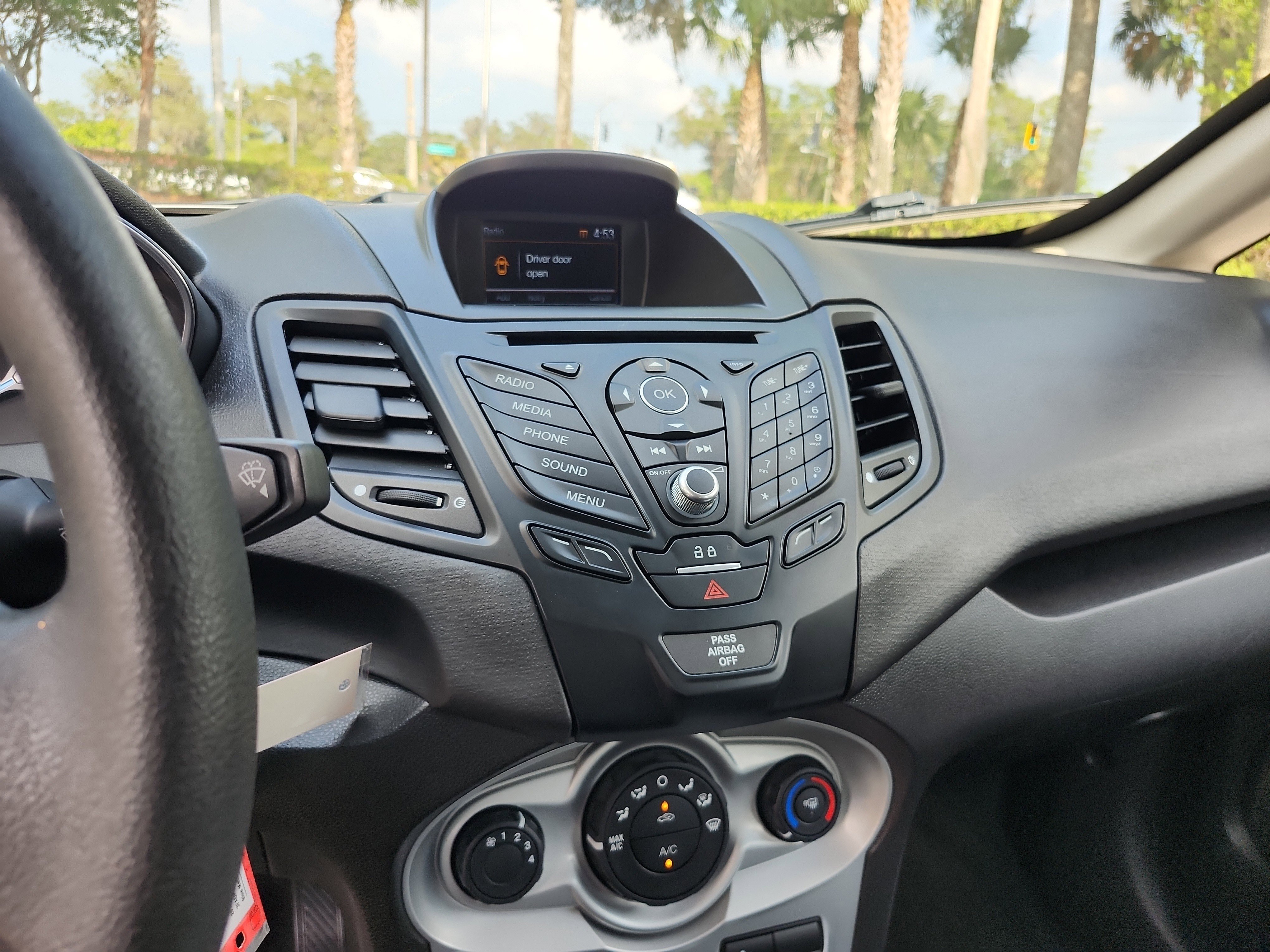 Used 2018 Ford Fiesta SE FWD image 10