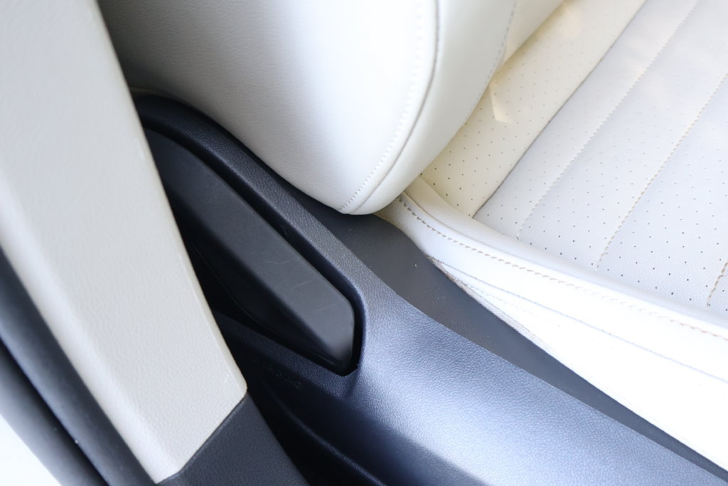 Used 2024 Volkswagen Jetta SE FWD image 42