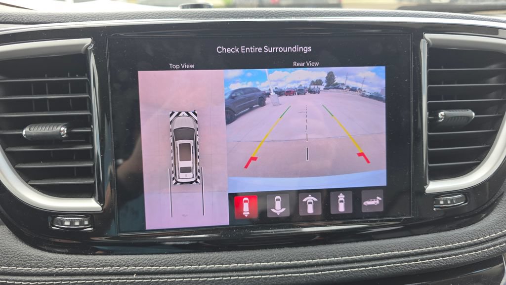 Used 2022 Chrysler Pacifica Touring-L w/ Uconnect Theater Family Group FWD image 20
