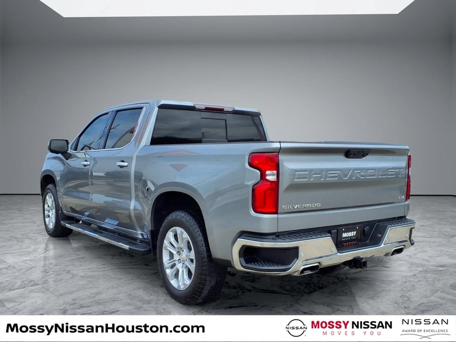 Used 2023 Chevrolet Silverado 1500 LTZ AWD/4WD image 2