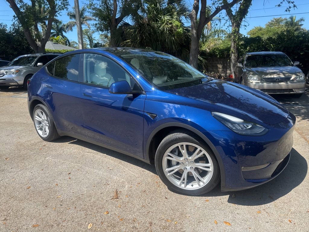 Used 2021 Tesla Model Y Long Range image 1